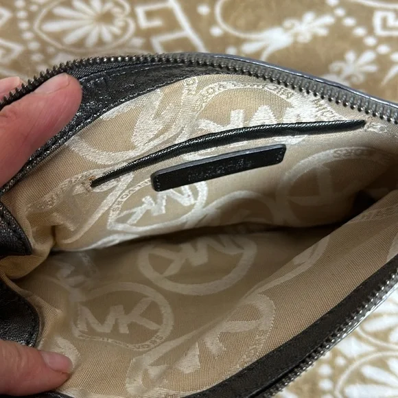 Micheal Kors Grey Metallic Wristlet- Bag - Picture 8 of 10